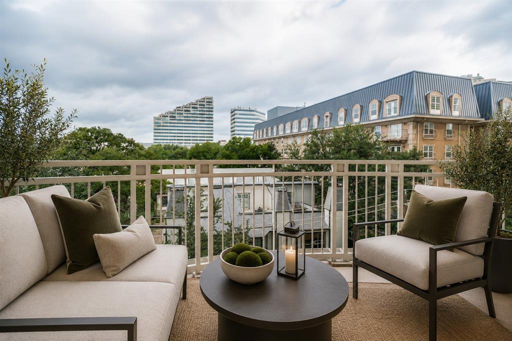 3225 Turtle Creek Boulevard 530