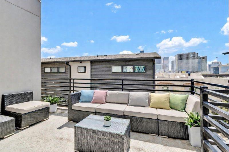 Ross Ave Brownstones - Residential