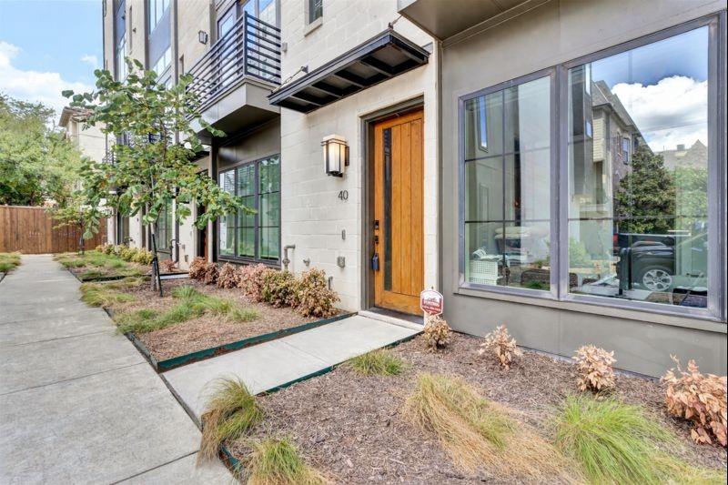 Ross Ave Brownstones - Residential