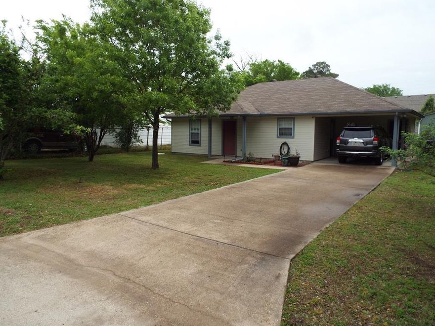 CHARMING WELL LAID OUT 2 BEDROOM, 1 BATH HOME WITH CARPORT, NESTLED ON A SHADY TREE FILLED LOT. ENJOY OPEN LIVING SPACES, GENEROUSLY SIZED BEDROOMS, AND A CONVENIENT WALK-THROUGH BATH. A GREAT BLEND OF COMFORT, EFFICIENCY, AND CURB APPEAL.