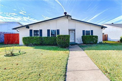 Photo of 3206 Catalpa Street, Garland, TX 75044 (MLS # 21147942)