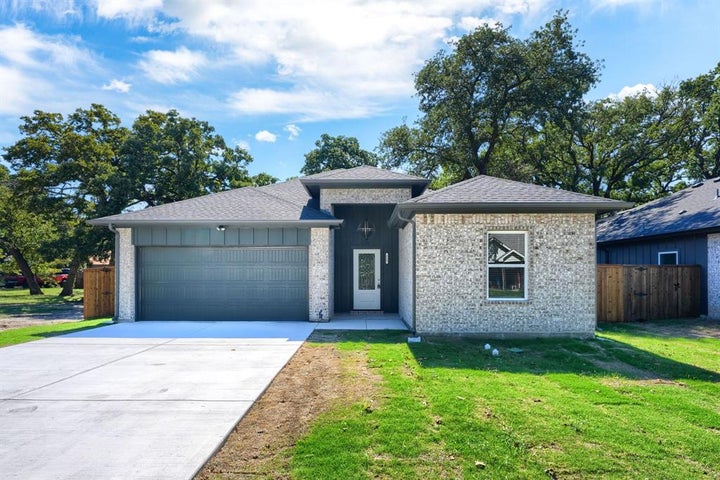 Photo 1 of 25 — 115 Vaughn Lane, Quinlan, TX 75474