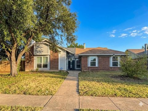 Photo of 406 Dollins Street, Cedar Hill, TX 75104 (MLS # 21312008)