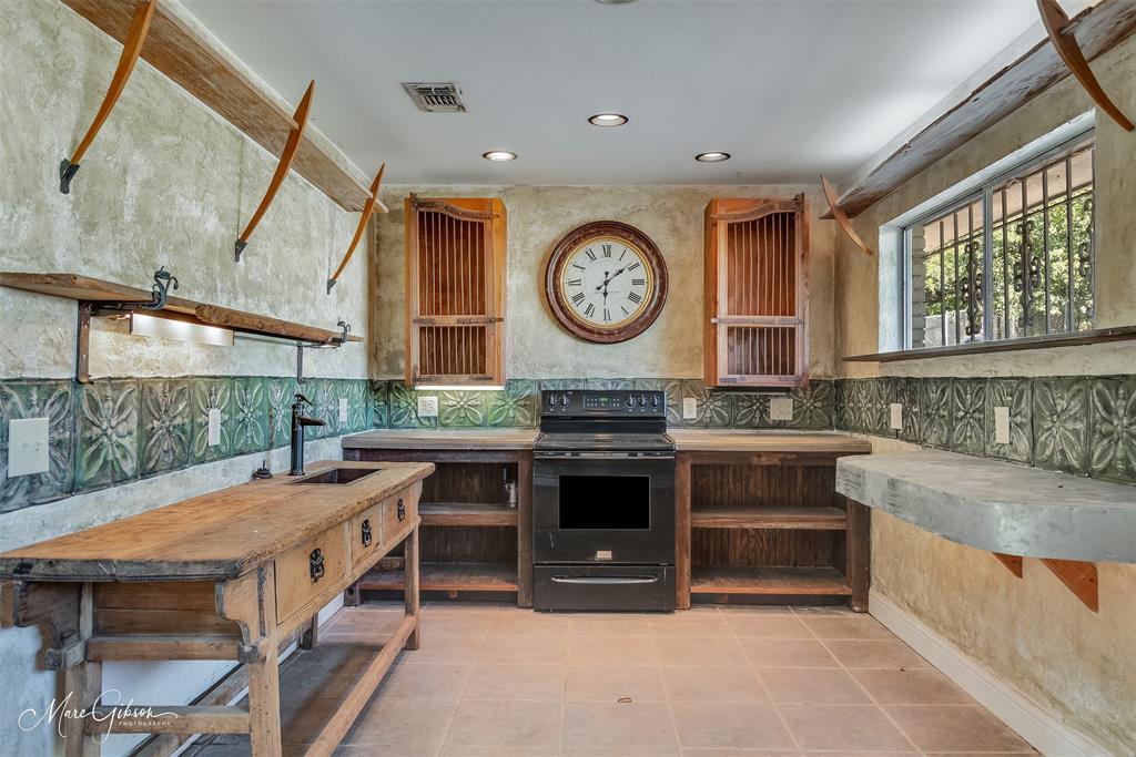 Thornhill Sub - Commercial Sale