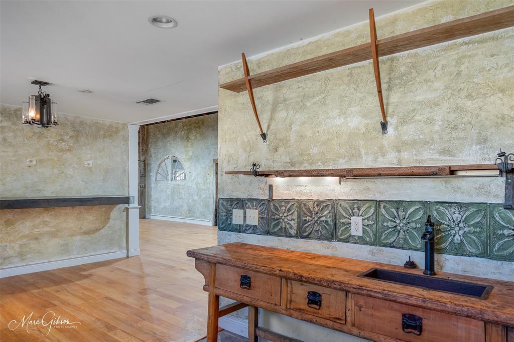 Thornhill Sub - Commercial Sale