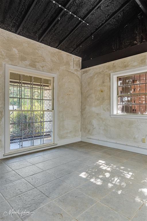 Thornhill Sub - Commercial Sale