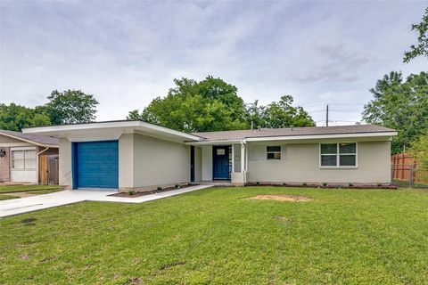 2335 San Paula Avenue Dallas TX 75228