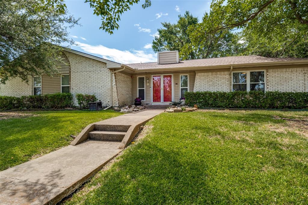 1310 Briar Hollow Lane