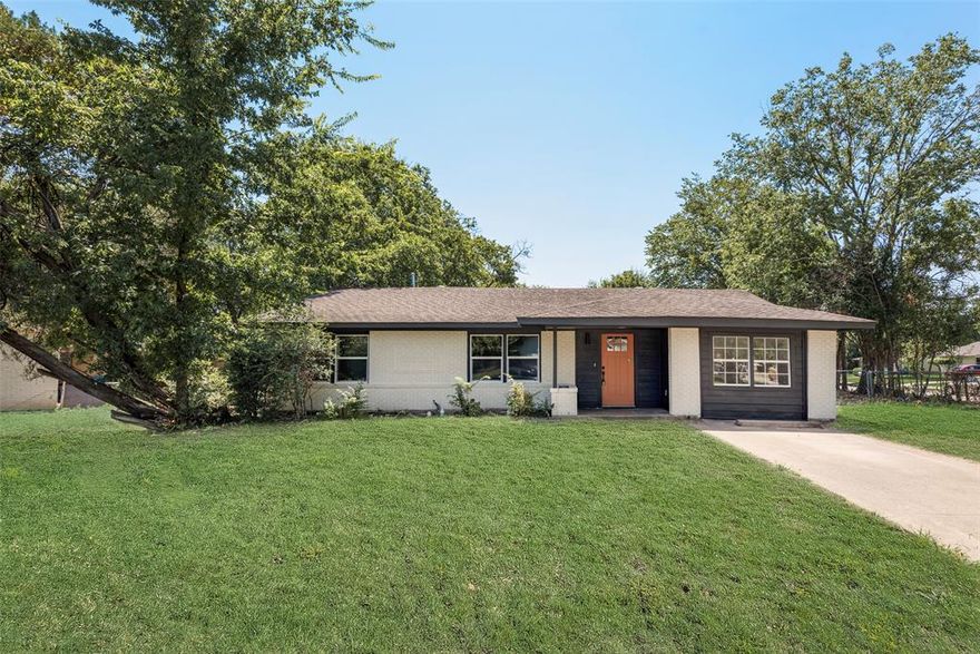 BUYER FINANCING FELL THROUGH! Discover the perfect blend of modern comfort and urban convenience in this beautifully renovated 3 bed 2 bath home, ideally situated on a corner lot just 10 minutes from downtown Dallas. Step inside to discover an open-concept living area bathed in natural light, showcasing fresh flooring, updated fixtures, and a contemporary color palette. The kitchen boasts brand-new appliances, soft close cabinets, and a convenient peninsula—perfect for both cooking and entertaining. The master suite is a true retreat, complete with a beautifully remodeled en-suite bathroom and ample closet space. Two additional bedrooms provide flexibility for guests or a home office. Outside enjoy a large backyard with plenty of room for outdoor activities and relaxing. The corner lot provides additional curb appeal, making the home a standout. Don’t miss out on the opportunity to own this charming, updated home with unbeatable proximity to the heart of Dallas. Appliances Included