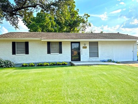 Photo of 4318 Pineridge Drive, Garland, TX 75042 (MLS # 21185199)