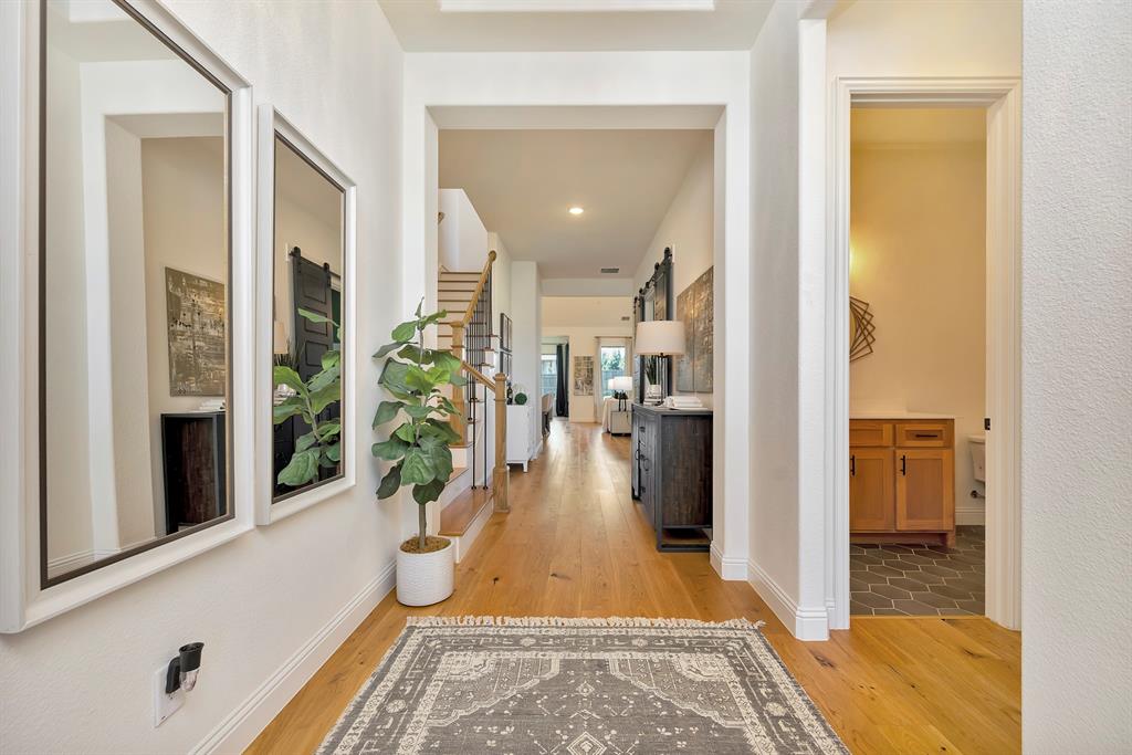 1208 Thornhill Court