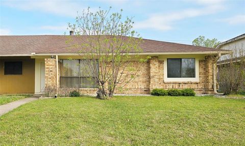 Photo of 2224 Limestone Lane, Garland, TX 75040 (MLS # 21221800)