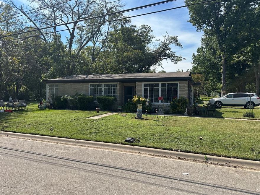 Charming 3 bedroom, 1 bathroom, 1 car garage home in the heart of Denton. This property features a functional layout with a bright living area, well-sized bedrooms, and an open kitchen. The spacious backyard offers room for outdoor enjoyment or future improvements. Conveniently located near UNT, TWU, shopping, dining, and downtown Denton, with easy access to I-35 and Loop 288. A great opportunity for first-time buyers, families, or investors.

The House is occupied by an Elderly Tenant so please be very respectful when showing

Listing Agent is related to the owner