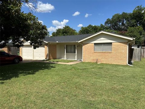 1352 Simpson Drive Hurst TX 76053