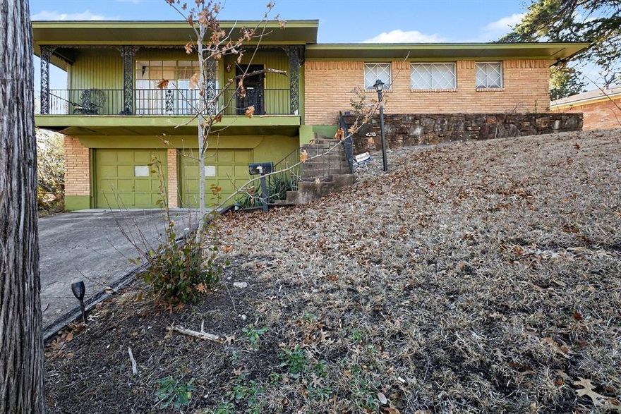 Welcome to 618 Oak Forest Dr, a charming and well-maintained home located in an established Dallas neighborhood. This
inviting property offers a functional layout with comfortable living spaces, perfect for everyday living and entertaining. The
home features a spacious living area, a practical kitchen with ample storage, and generously sized bedrooms. Enjoy the large
backyard ideal for relaxing, gardening, or hosting gatherings. Conveniently located near major highways, shopping, dining,
and schools, this home offers both comfort and accessibility. A great opportunity for homeowners or investors looking for
value in Dallas.