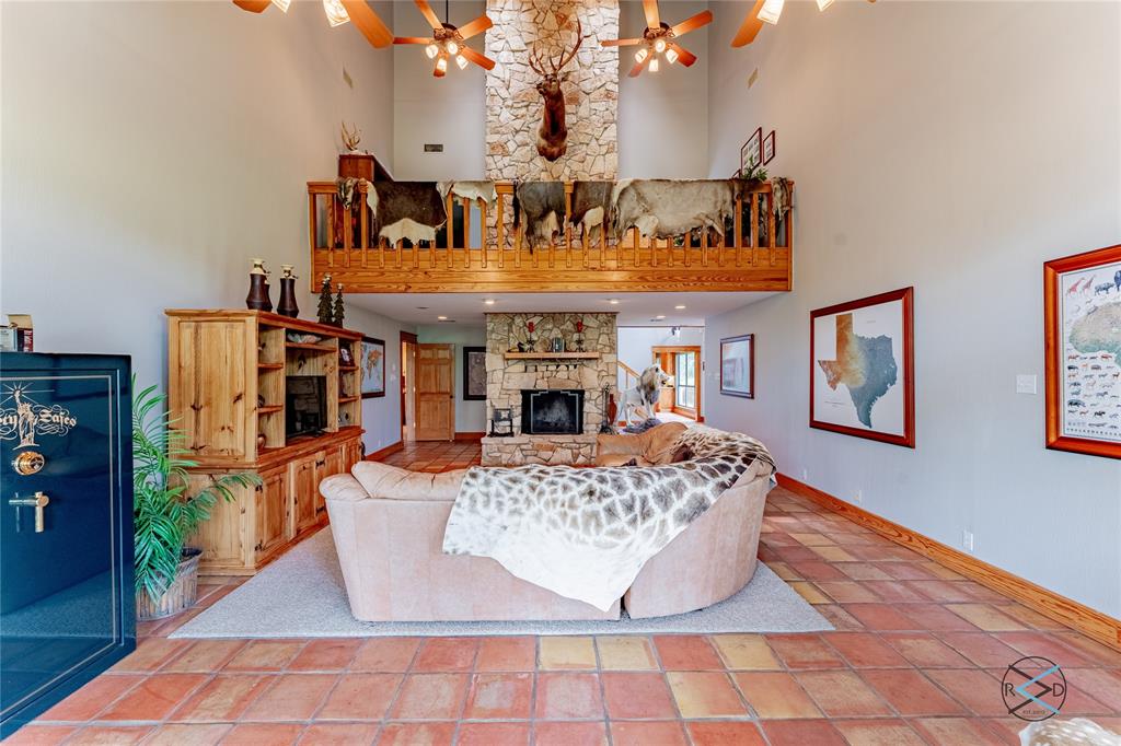 906 Valle Vista Drive