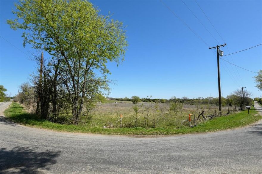 Two lots being sold together in Lancaster.  Located in the Dallas ETJ.  A total of 17.296 acres.  A few trees, but mainly a clear lot.  There are many opportunities in this area for commercial growth.  Very near industrial businesses and warehouses in Lancaster, and the neighboring towns of Wilmer, Hutchins, and Ferris.  Great location near Interstate 45, and south of Interstate 20.