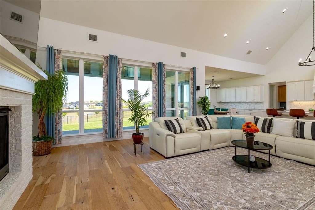 2037 Waterleaf Road