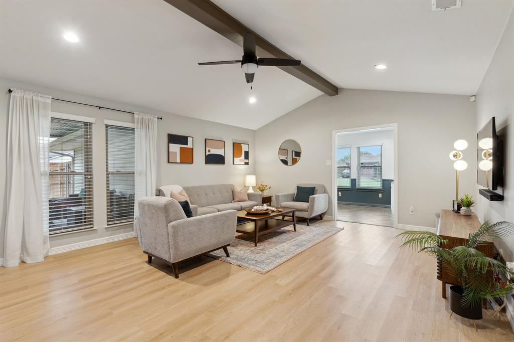 1102 Meadow Circle