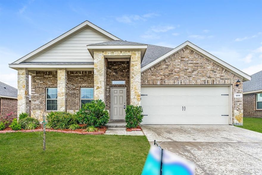 Enjoy this gorgeous home featuring living and entertainment space. This adorable home offers 4 bedroom and 2.5 bathroom home with carpet and laminate type flooring. Home has 2 attached car garage space. The modern kitchen is equipped with modern appliances and offers updated cabinets with plenty of storage space. Home has neutral paint throughout.  The beautiful patio offers plenty of open space for enjoying gorgeous days outdoors.  The private, fenced in backyard, is perfect for pets or for enjoying gorgeous days outdoors. This home won't last long. Apply today!