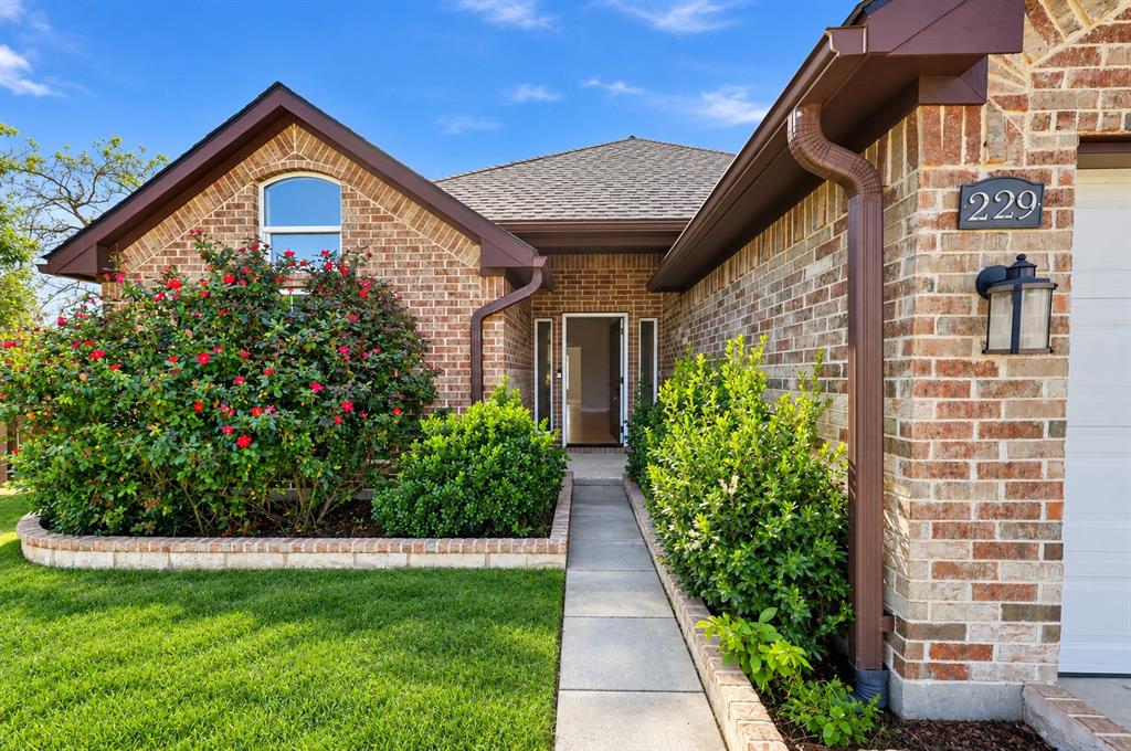Photo of 229 Quail Run, Aubrey, TX 76227 (MLS # 21421082)