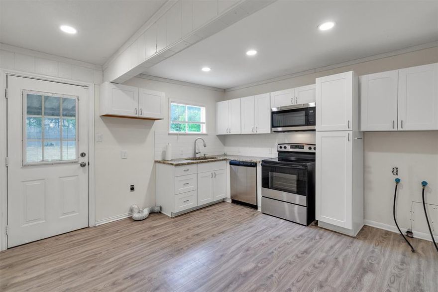 This is an assumable loan – ask for more information!
Beautifully remodeled and move-in ready, this charming home blends modern updates with everyday savings and convenience. Many of the major features have been updated within the last three years, including granite countertops, luxury vinyl flooring, recessed lighting, ceiling fans, fresh paint, window blinds and water heater.
The fully paid-off solar panels are a huge bonus, helping keep electricity costs incredibly low. Even during the peak summer heat, the highest electric bill was only $140 — with the AC set at a cool 68 degrees. That means more comfort and more money staying in your pocket every month.
Located just minutes from downtown Fort Worth, this home offers the perfect balance of affordability, efficiency, and accessibility. Enjoy quick access to dining, entertainment, work, and everything the city has to offer while coming home to a quiet, updated space that feels warm, stylish, and worry-free.
This is the kind of home buyers are looking for — updated, energy-efficient, low-maintenance, and close to everything.
