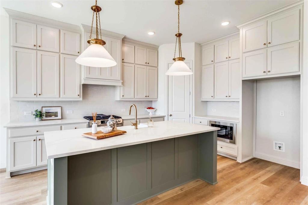 218 Observation Drive N