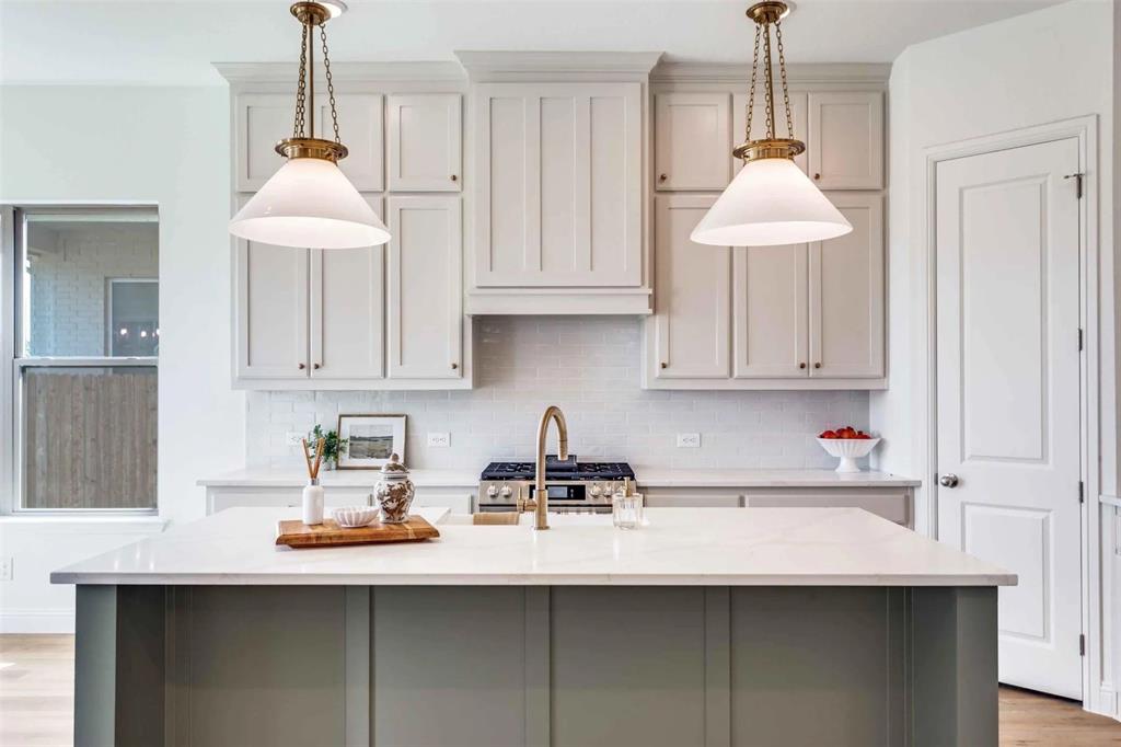 218 Observation Drive N
