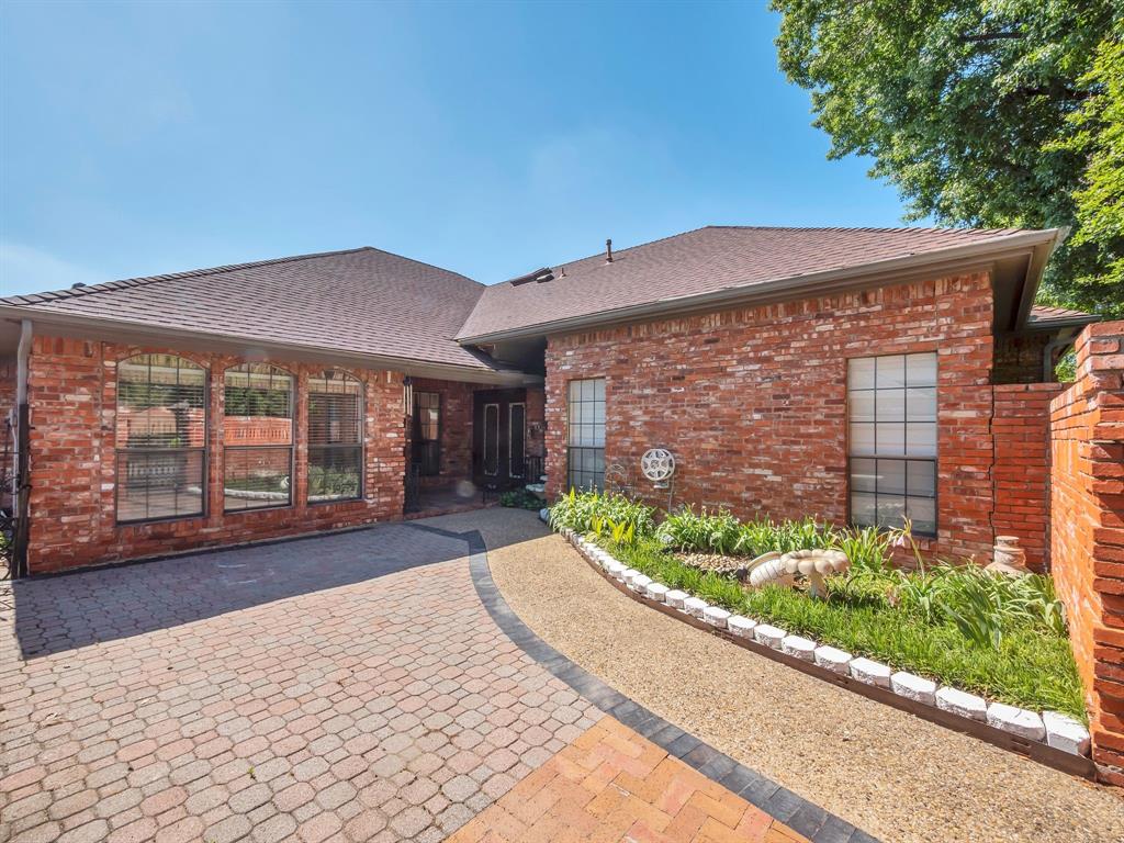 10211 Shadow Way