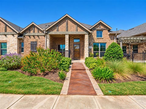 Photo of 919 Birds Fort Trail, Arlington, TX 76005 (MLS # 21396294)