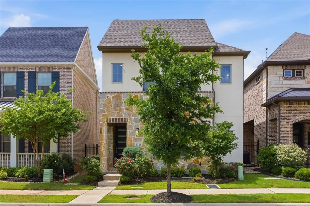 Photo of 6761 Verandah Way, Irving, TX 75039 (MLS # 21251661)