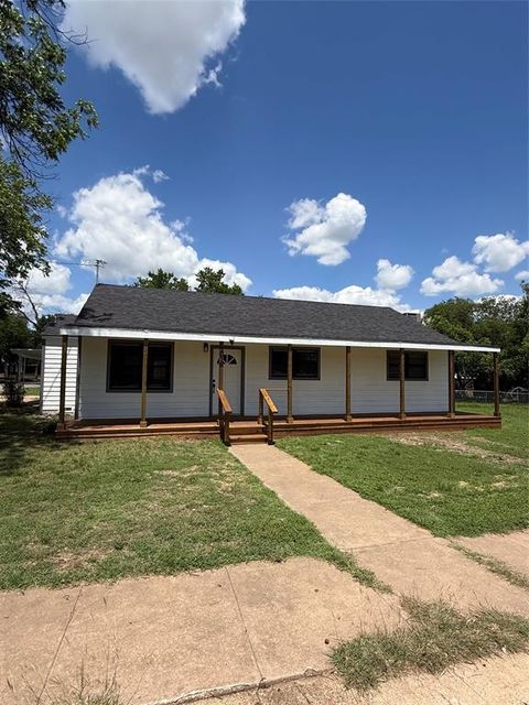 Photo of 1016 W Cedar Street, Coleman, TX 76834 (MLS # 21258663)