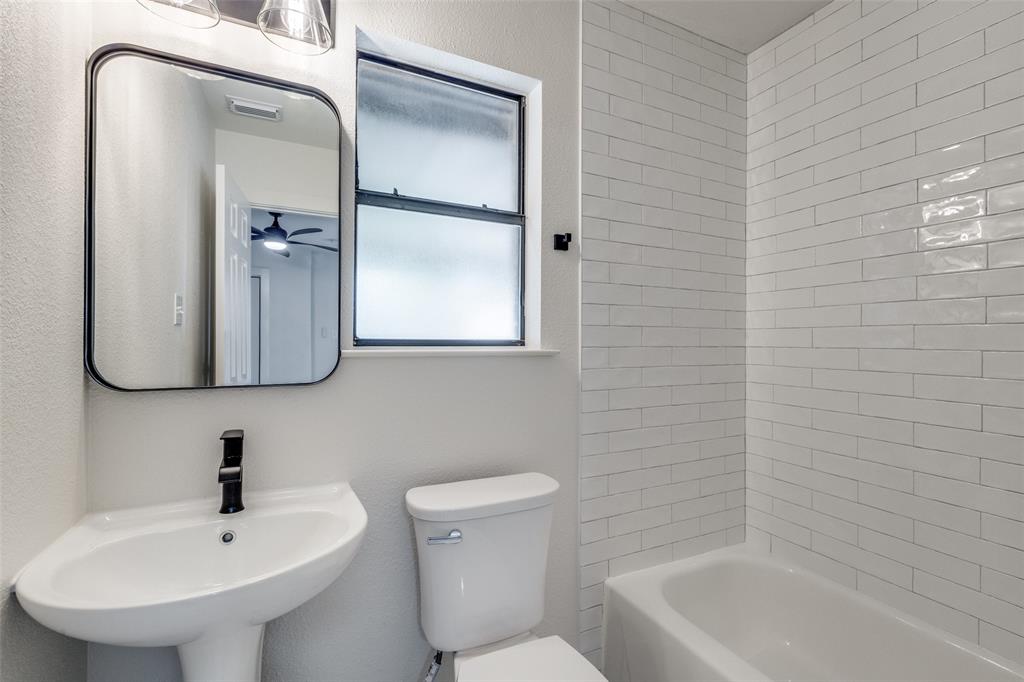 Arlington, Texas 76017, United States, 4 Bedrooms Bedrooms, ,3 BathroomsBathrooms,Residential,Pending,38241