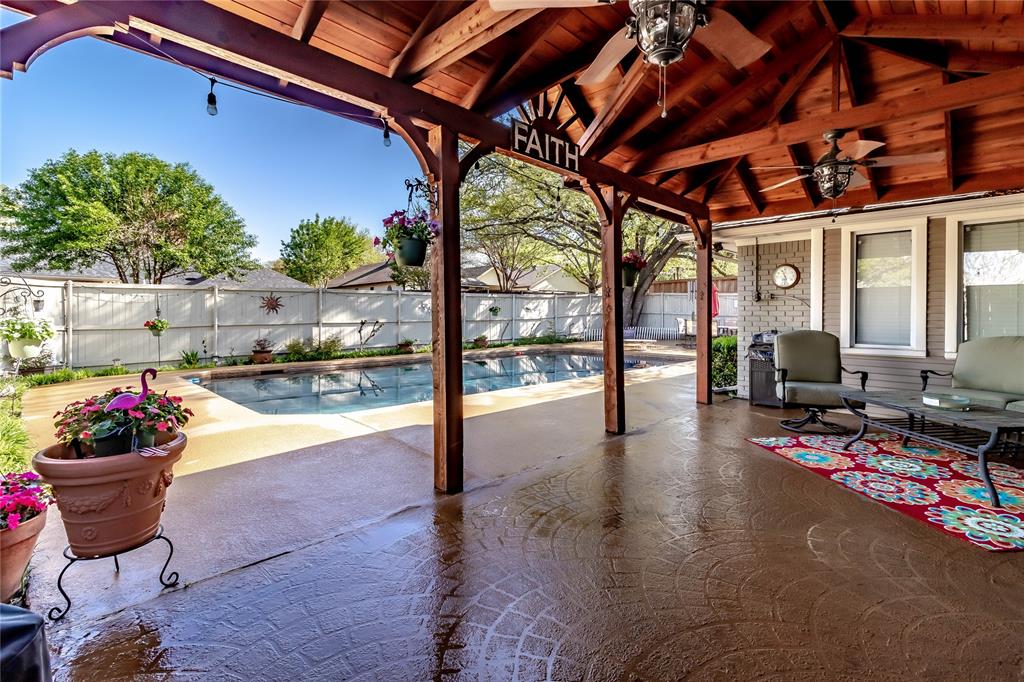 1470 Meandering Way