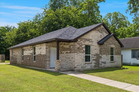 Photo of 344 N Taylor Street, Gainesville, TX 76240 (MLS # 21313097)