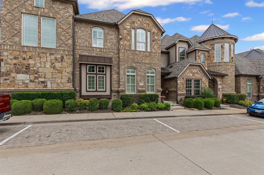 3712 Bur Oak Drive