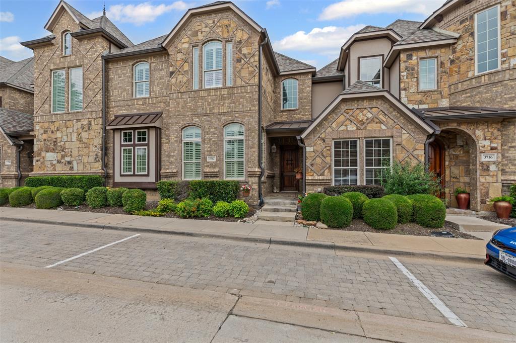 3712 Bur Oak Drive