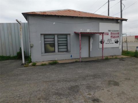 1417 N Neches Street Coleman TX 76834