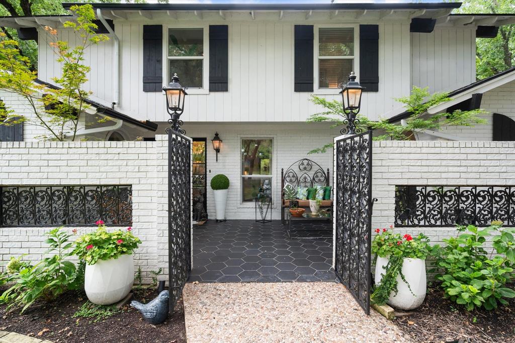 2202 Highland Circle