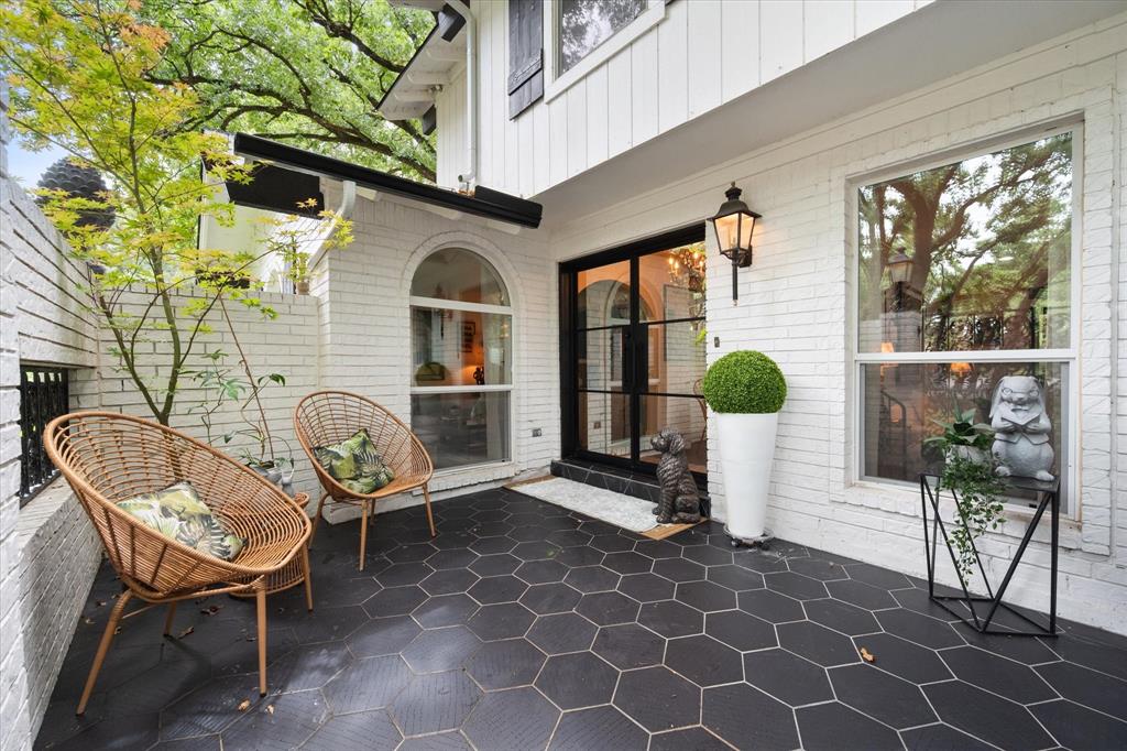 2202 Highland Circle