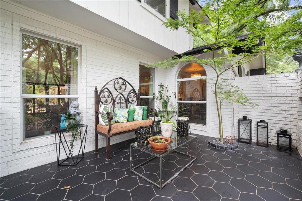 2202 Highland Circle