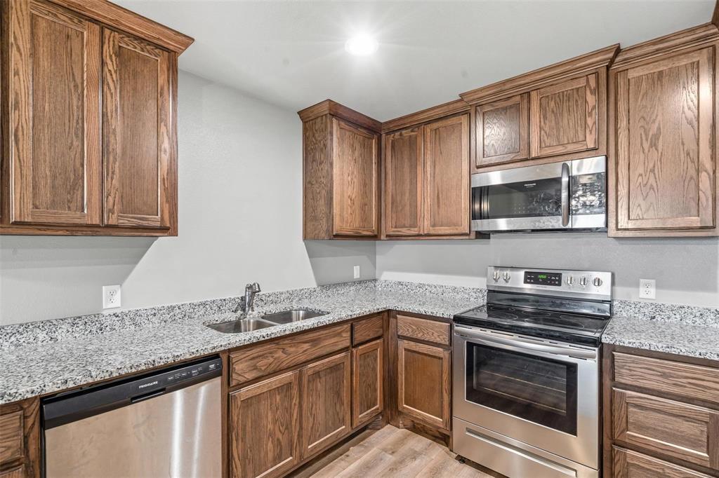 Main Place Ph II - Residential Lease