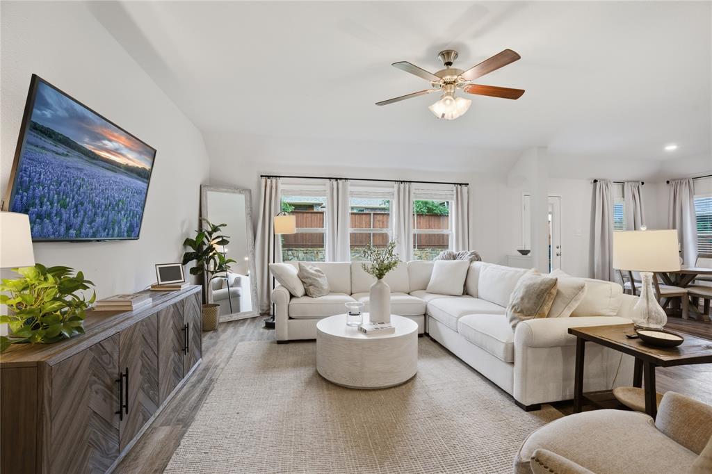 1121 Bluebird Way