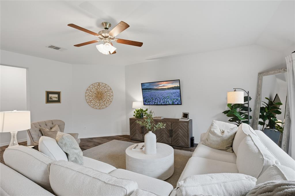 1121 Bluebird Way