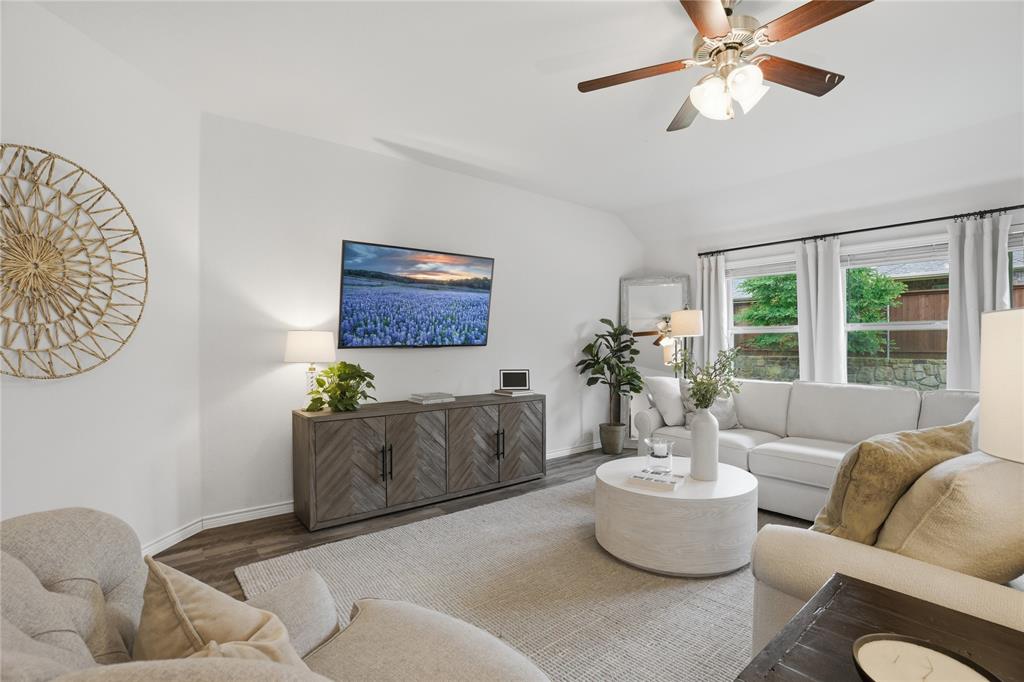 1121 Bluebird Way
