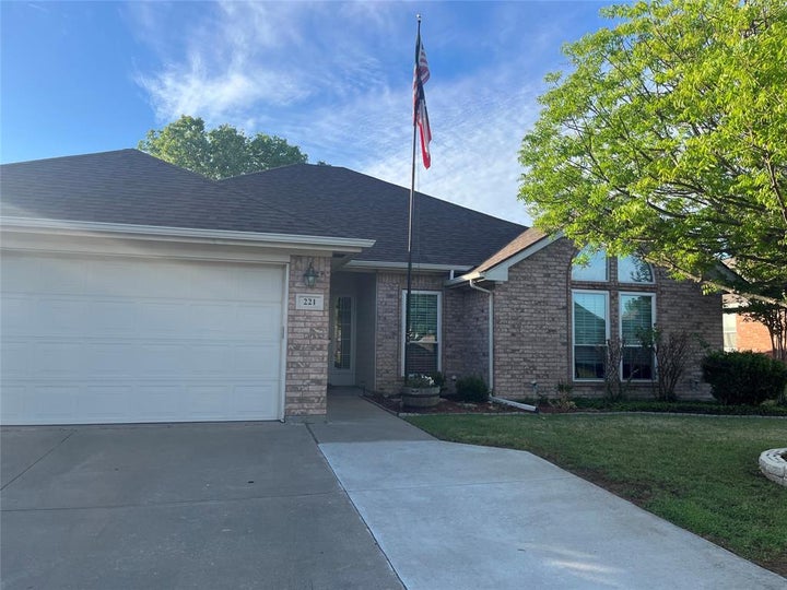 Photo 1 of 29 — 221 Rose Avenue, Cleburne, TX 76033