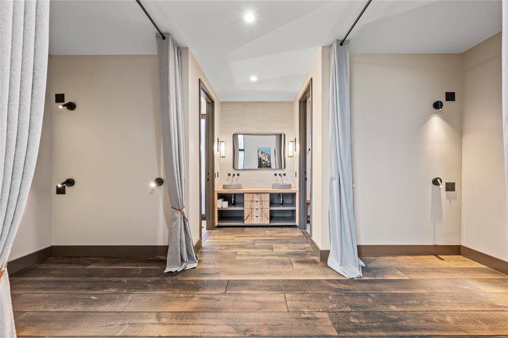 Ht Chenoweth Surv Abs #157 - Land