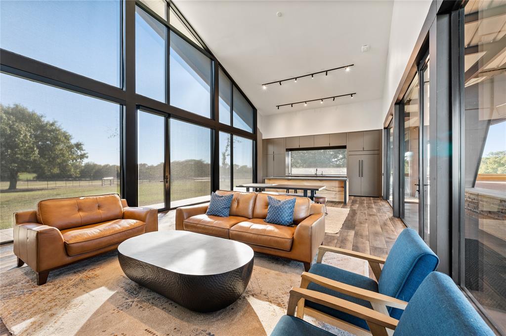 Ht Chenoweth Surv Abs #157 - Land