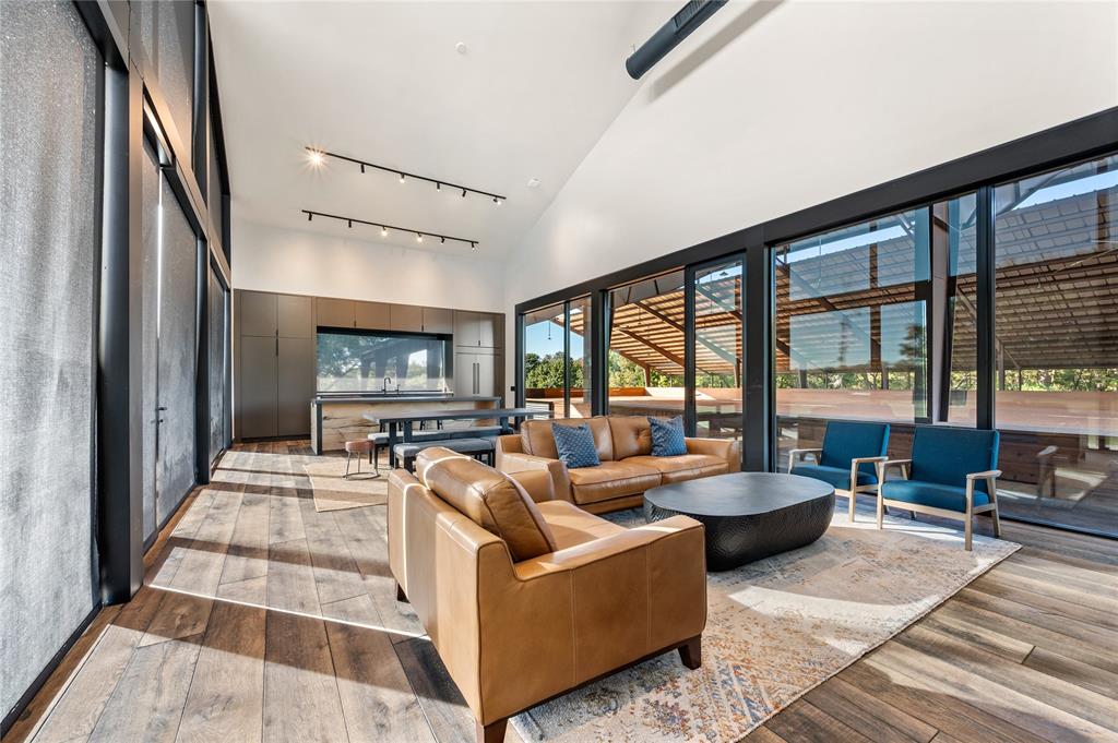 Ht Chenoweth Surv Abs #157 - Land