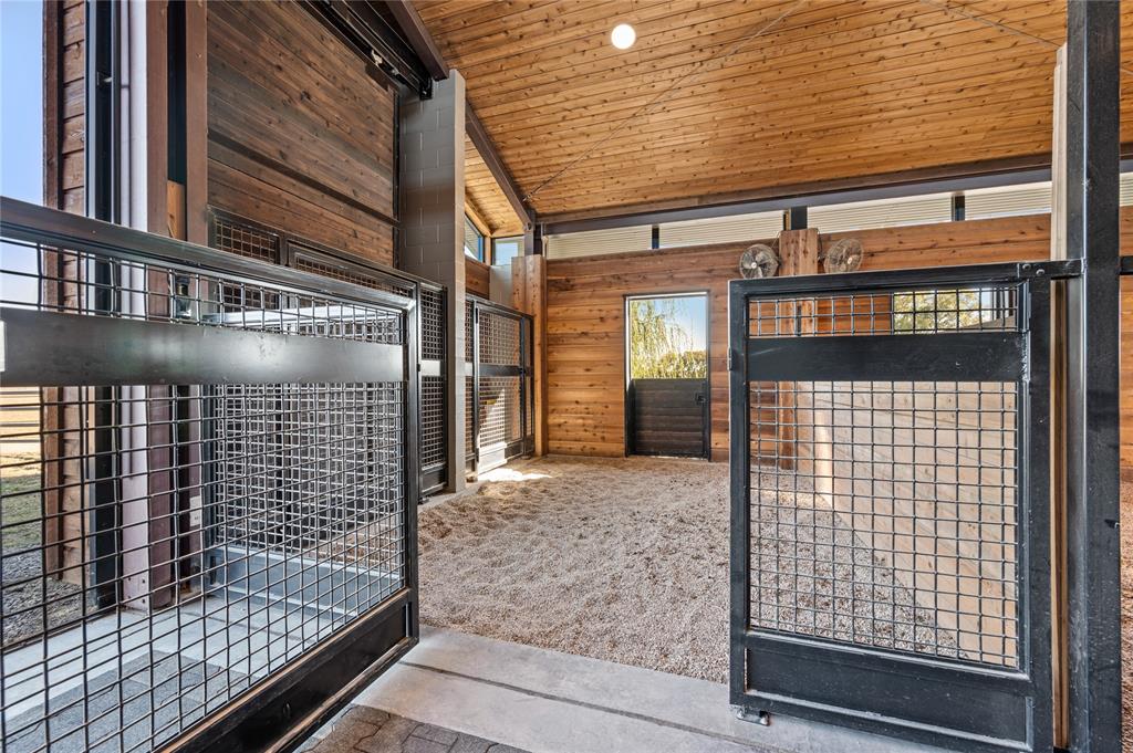 Ht Chenoweth Surv Abs #157 - Land